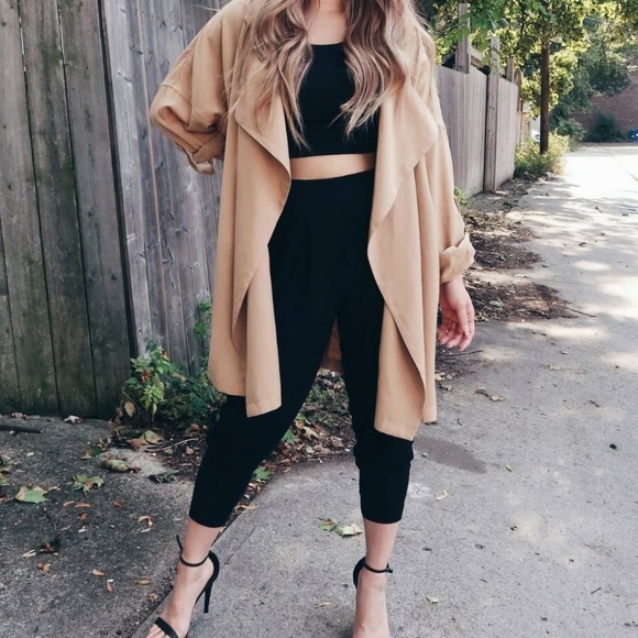 Beige flowy Trench - Picture 1 of 3